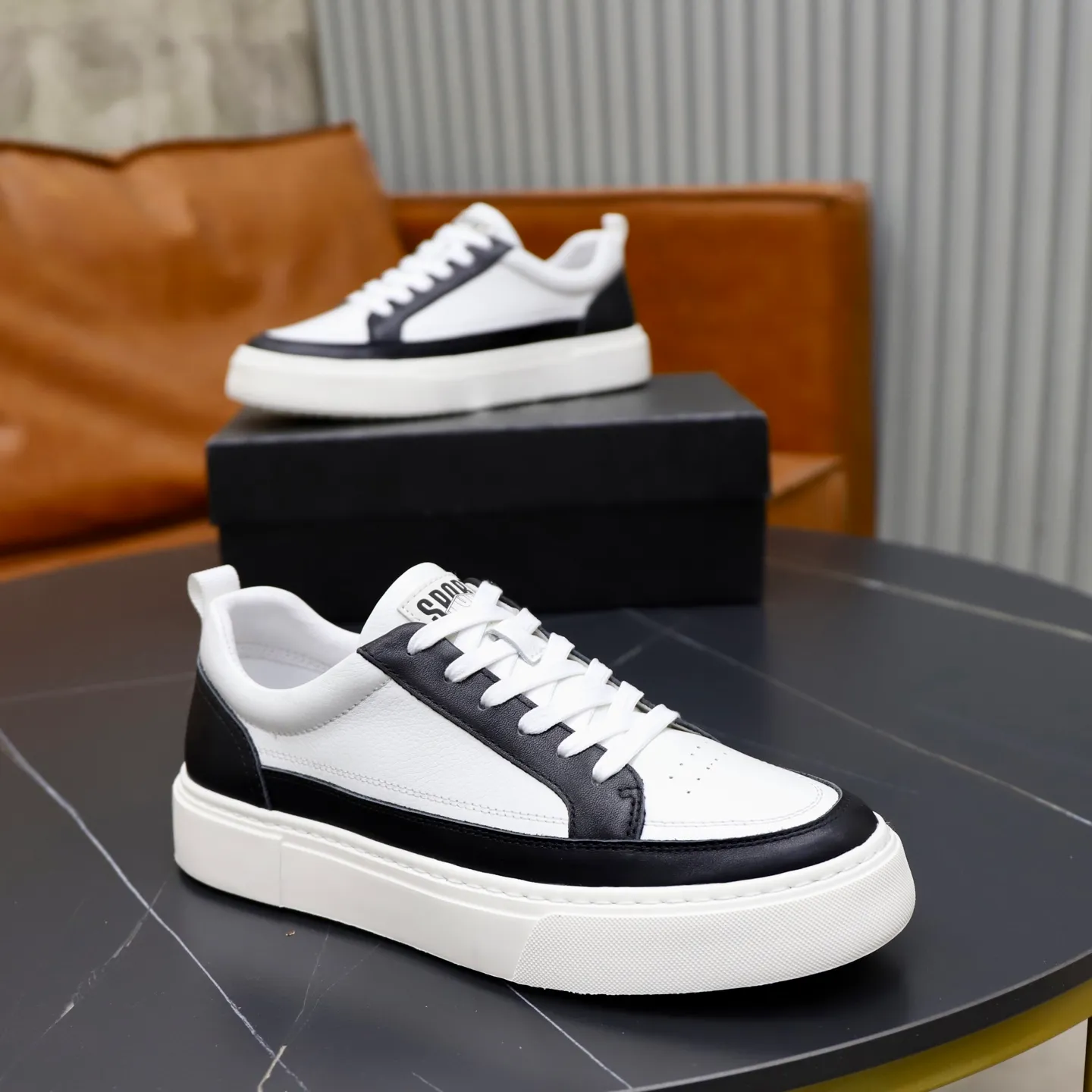 Ex-factory price: 442💰🙅‍♂️🙅‍♂️🙅‍♂️ Brand: PRADA Standard code: 38–44 (45 can be customized) Grade: Same as the official website Material: Original cowhide fabric Comfortable pigskin lining Lightweight wear-resistant outsole Style category: Men's fashionable casual shoes and boots Running sports shoes Distinguished luxury brand elements Top luxury Color: actual picture color